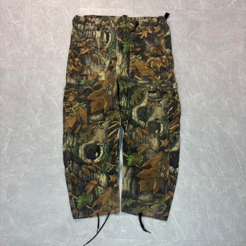 90's‎ Camo cargo pants with adjustable waist and drawstring
